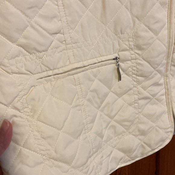 Light Weight Quilted Vest - Picture 3 of 6